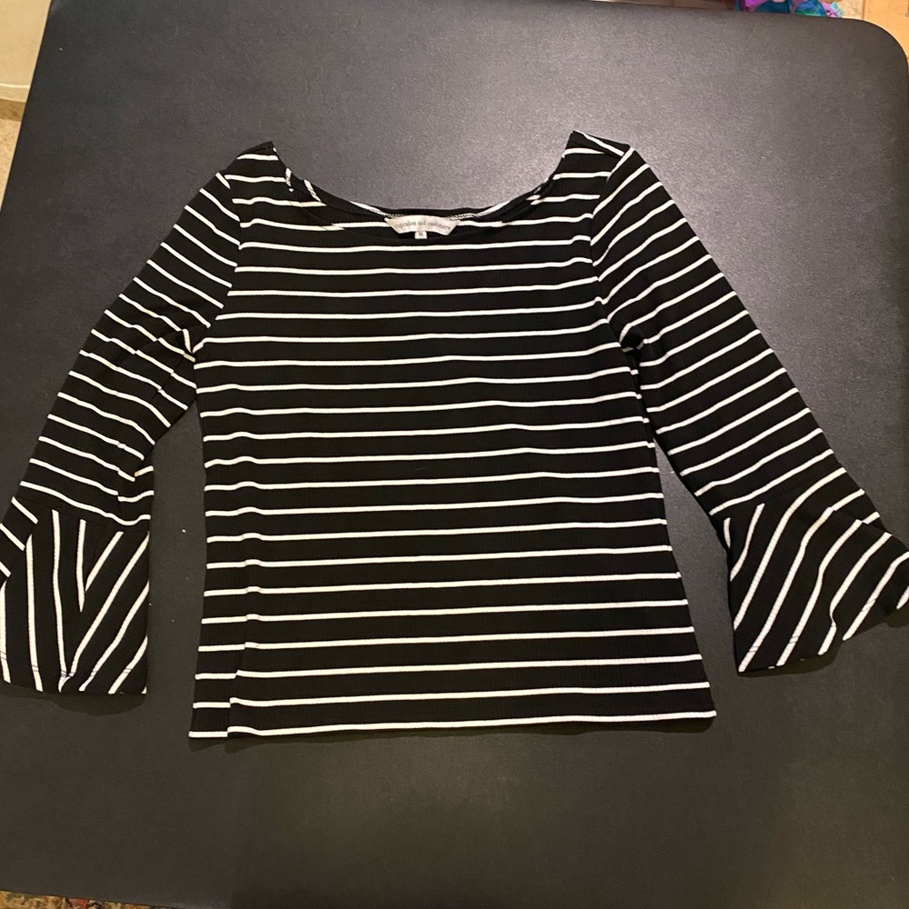 Cupcakes and Cashmere 3/4 bell sleeve blouse